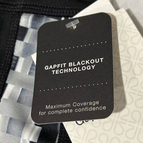 Brand new GapFit leggings high rise fitted through the leg in black,white, gray. - Picture 8 of 12
